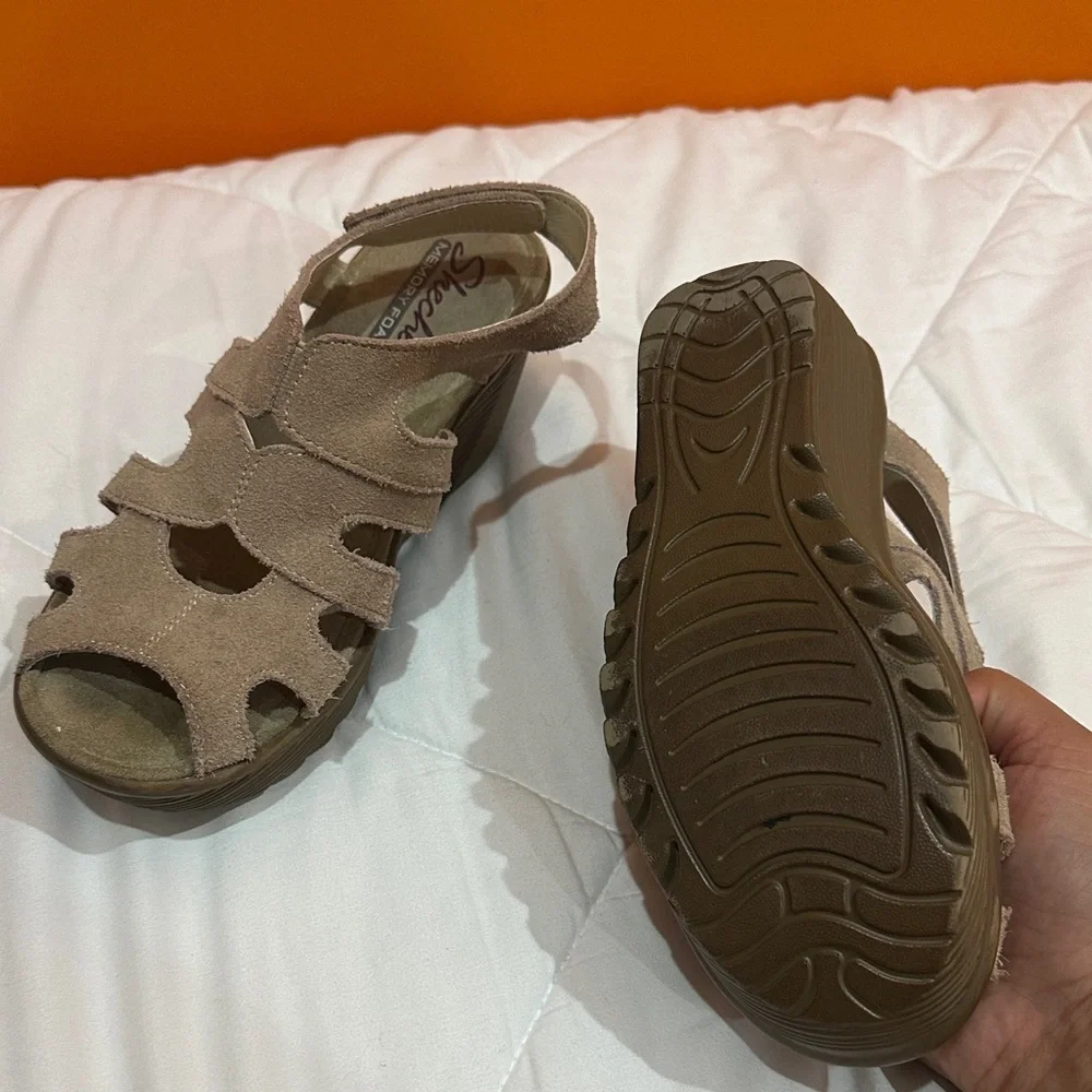 NEW Skechers Tan Suede Women's Sandals size 6
